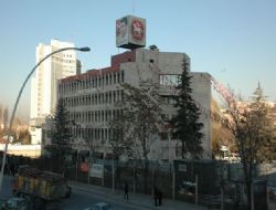 Demokrat Parti'ye kültür merkezi şoku