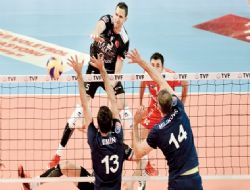 Halkbank liderlik kovalıyor