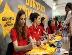 Yıldızlardan imza günü