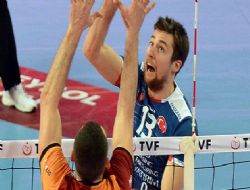 Halkbank zirveyi bırakmıyor