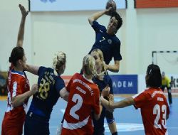 Liderler yerini korudu