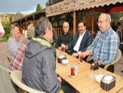 Masadan alana indiler