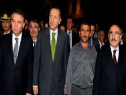 Erdoğan Keçiören'de şehit evine gitti