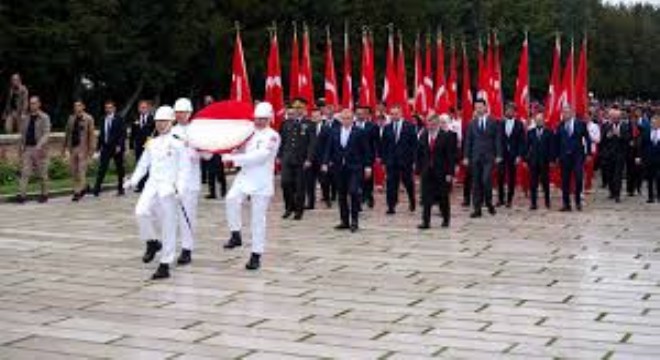 Bakan Osman Aşkın Bak ve Gençlerden Anıtkabir'e 19 Mayıs Ziyareti