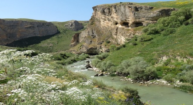 Bakan Tekin: ''Oltu'da büyük işleri beraber başaracağız''