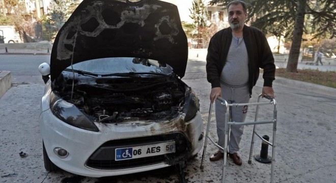 Engelli vatandaşın otomobilini benzin döküp yakmışlar
