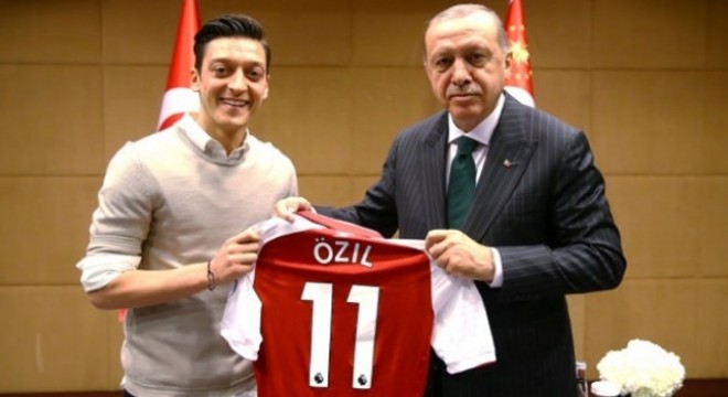 Futbolcuların Erdoğan ziyareti Merkel'i çıldırttı