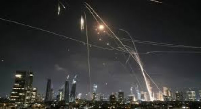İran'dan Tel Aviv'e Füze Saldırıları