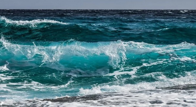 Koronavirüs havuzdan-denizden bulaşır mı' sorusuna uzmanından önemli yanıt