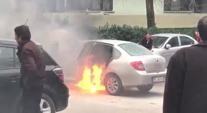 LPG'li araç alevlere teslim oldu