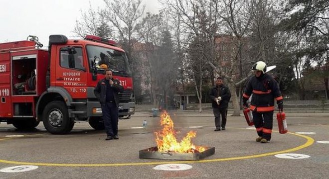 Liseliler tatbikatta