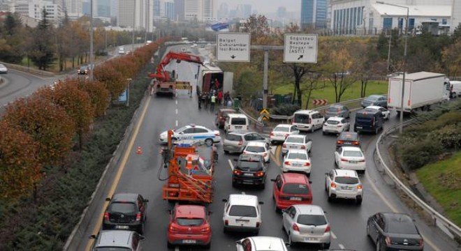 Sabah trafiğini ‘TIR'lattı