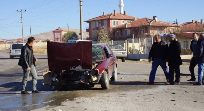 TIR'la çarpıştı