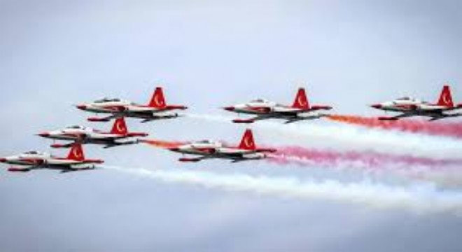 Türk Yıldızları'ndan Ankara'da NATO Zirvesi Gösterisi